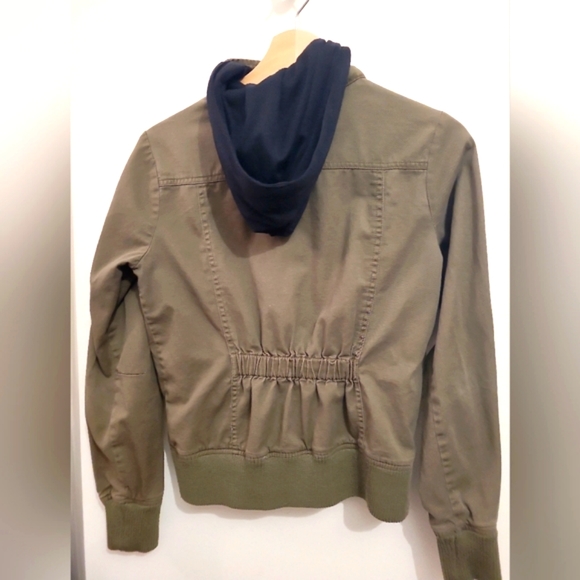 Element Lightweight Jacket w/Removeable Hood - Picture 2 of 6